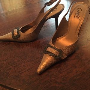 Carlos Santana Pumps